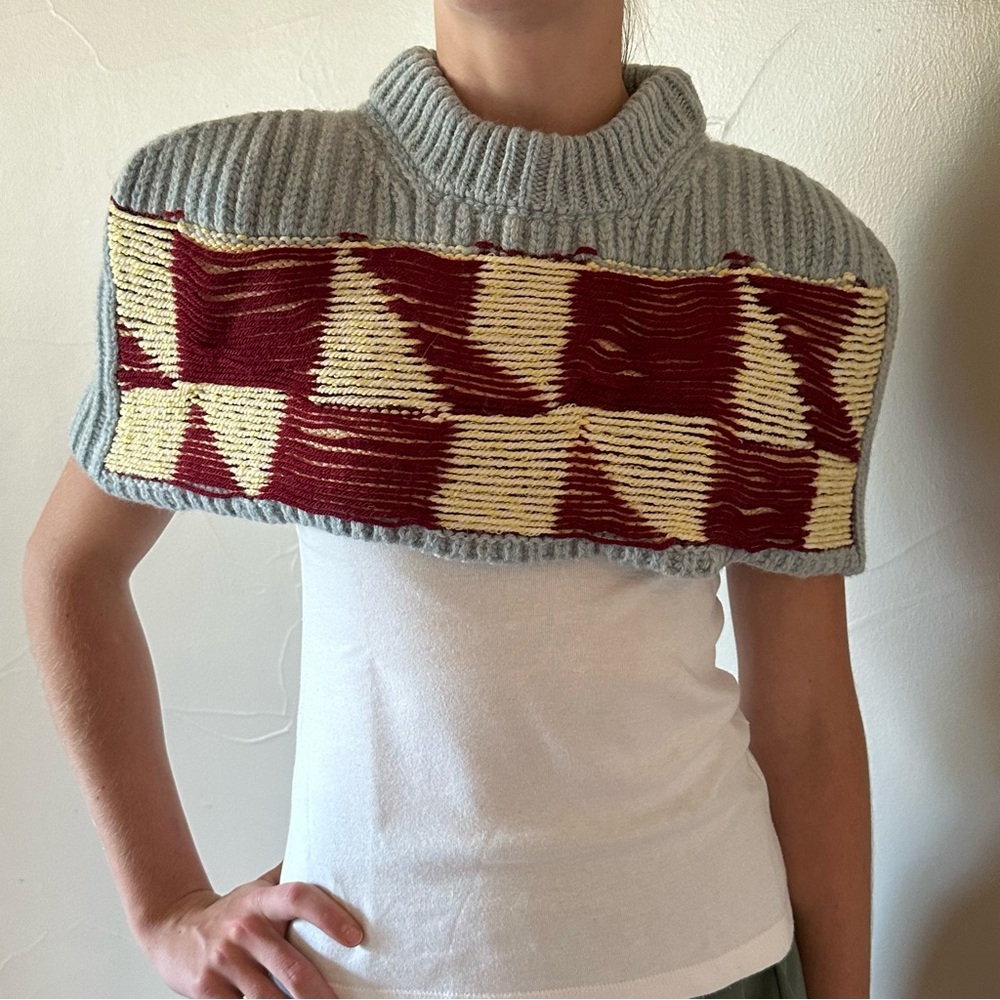 CALVIN KLEIN Knit Shoulder Cape🌸